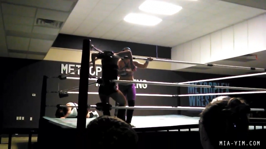 Click to view full size image
==============
MiavsDee_Still2009.jpg MiavsDee_Still2009.jpg