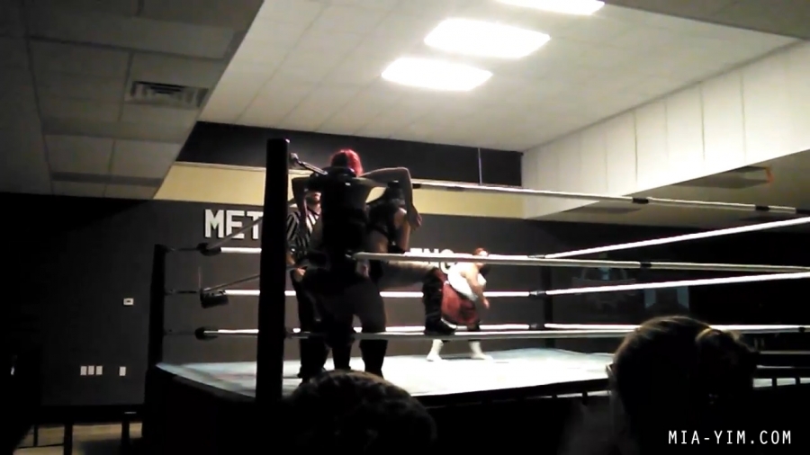 Click to view full size image
==============
MiavsDee_Still2028.jpg MiavsDee_Still2028.jpg