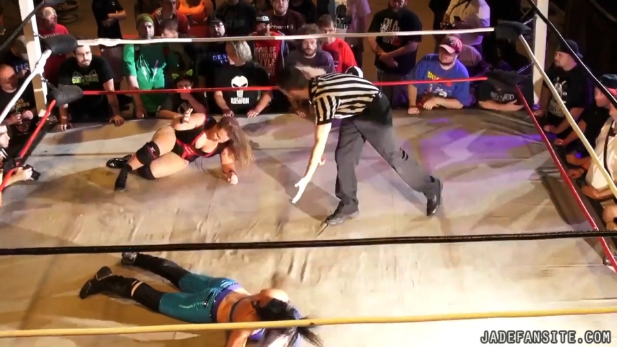 Click to view full size image
==============
MiavsGrace_Still1439.jpg MiavsGrace_Still1439.jpg