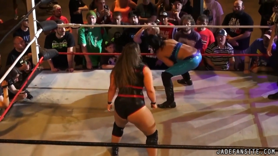 Click to view full size image
==============
MiavsGrace_Still1483.jpg MiavsGrace_Still1483.jpg