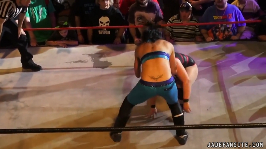 Click to view full size image
==============
MiavsGrace_Still1579.jpg MiavsGrace_Still1579.jpg