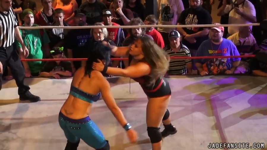 Click to view full size image
==============
MiavsGrace_Still1590.jpg MiavsGrace_Still1590.jpg