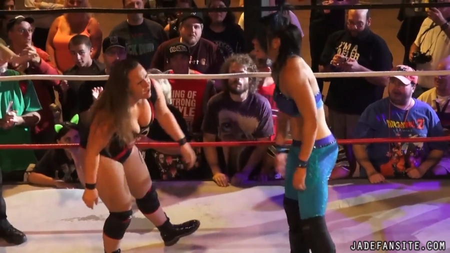 Click to view full size image
==============
MiavsGrace_Still1867.jpg MiavsGrace_Still1867.jpg