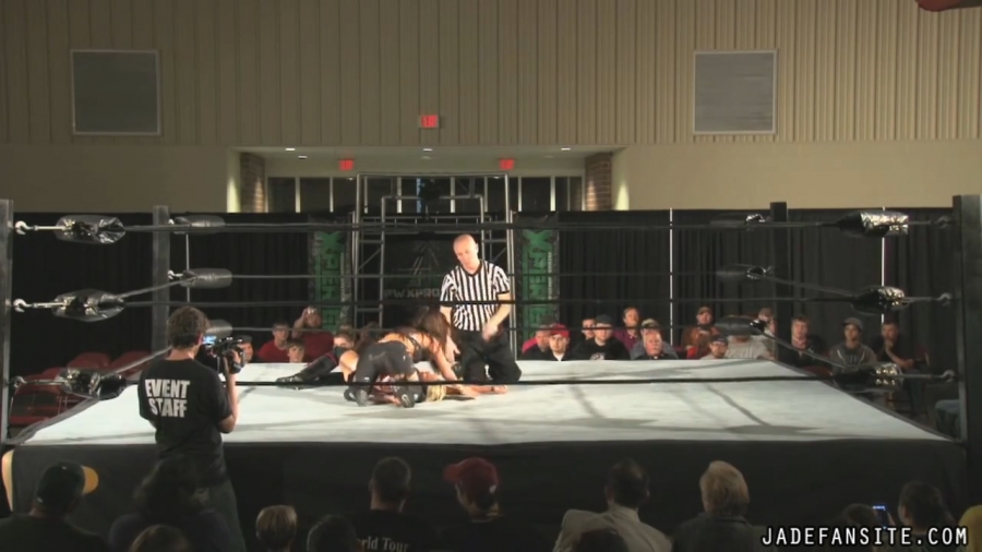 MiavsIvelisse08172013_Still570.jpg