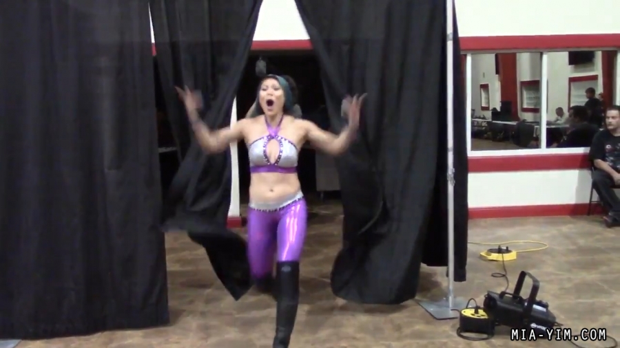 Click to view full size image
==============
MiavsLeva_Still001.jpg MiavsLeva_Still001.jpg