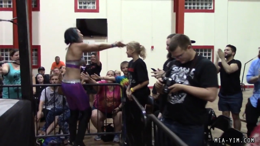 Click to view full size image
==============
MiavsLeva_Still020.jpg MiavsLeva_Still020.jpg