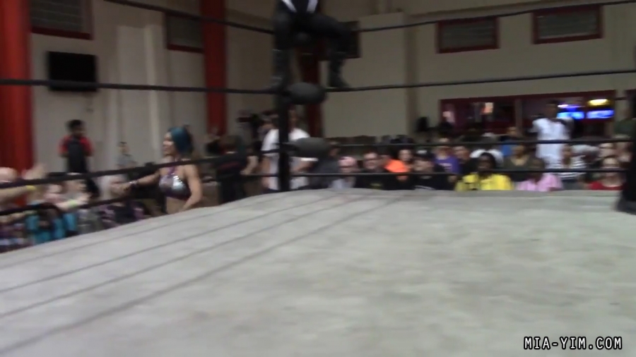 Click to view full size image
==============
MiavsLeva_Still041.jpg MiavsLeva_Still041.jpg