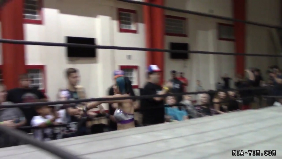 Click to view full size image
==============
MiavsLeva_Still044.jpg MiavsLeva_Still044.jpg