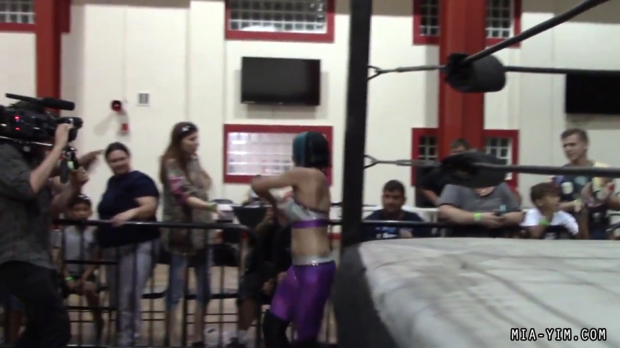 Click to view full size image
==============
MiavsLeva_Still051.jpg MiavsLeva_Still051.jpg