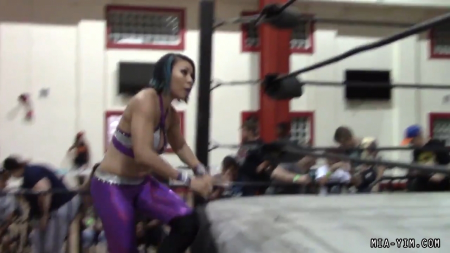 Click to view full size image
==============
MiavsLeva_Still057.jpg MiavsLeva_Still057.jpg