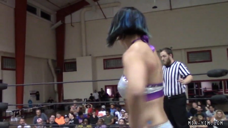 Click to view full size image
==============
MiavsLeva_Still1010.jpg MiavsLeva_Still1010.jpg