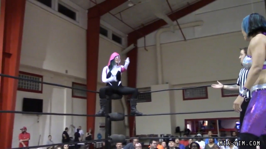 Click to view full size image
==============
MiavsLeva_Still108.jpg MiavsLeva_Still108.jpg