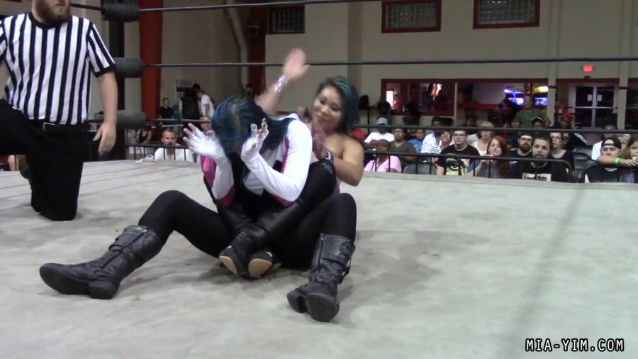 Click to view full size image
==============
MiavsLeva_Still1141.jpg MiavsLeva_Still1141.jpg