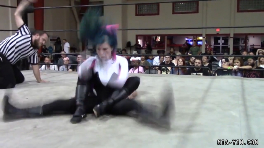 Click to view full size image
==============
MiavsLeva_Still1158.jpg MiavsLeva_Still1158.jpg