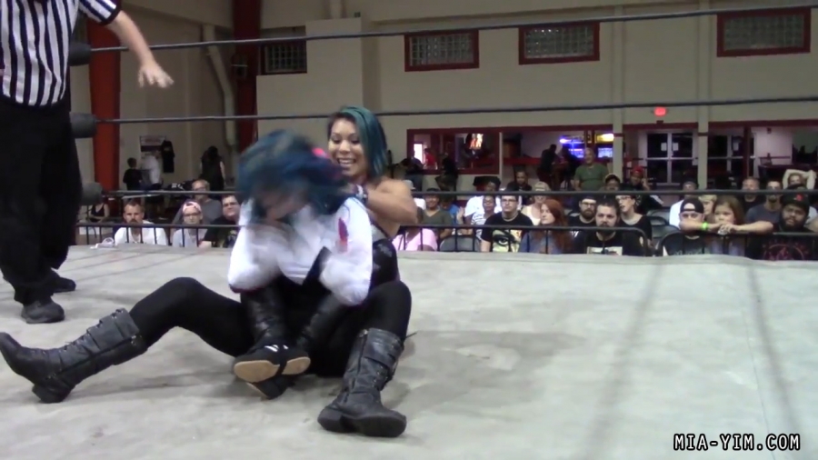 Click to view full size image
==============
MiavsLeva_Still1188.jpg MiavsLeva_Still1188.jpg