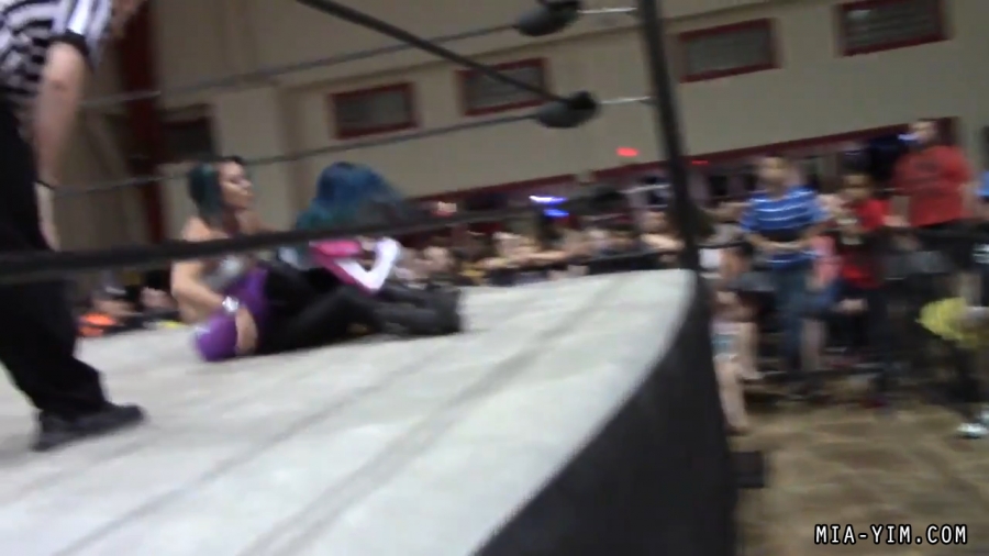 Click to view full size image
==============
MiavsLeva_Still1238.jpg MiavsLeva_Still1238.jpg