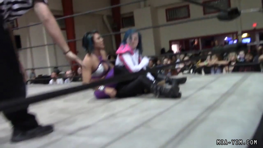 Click to view full size image
==============
MiavsLeva_Still1240.jpg MiavsLeva_Still1240.jpg