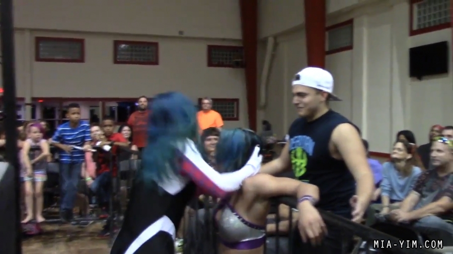 Click to view full size image
==============
MiavsLeva_Still1306.jpg MiavsLeva_Still1306.jpg