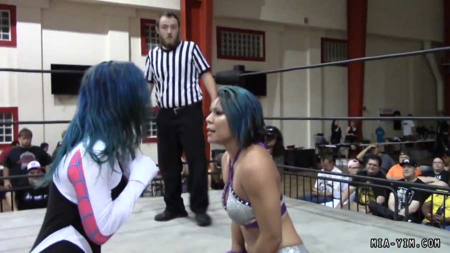 Click to view full size image
==============
MiavsLeva_Still1354.jpg MiavsLeva_Still1354.jpg