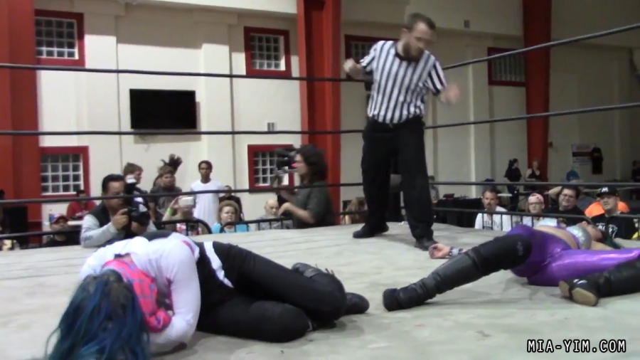 Click to view full size image
==============
MiavsLeva_Still1387.jpg MiavsLeva_Still1387.jpg