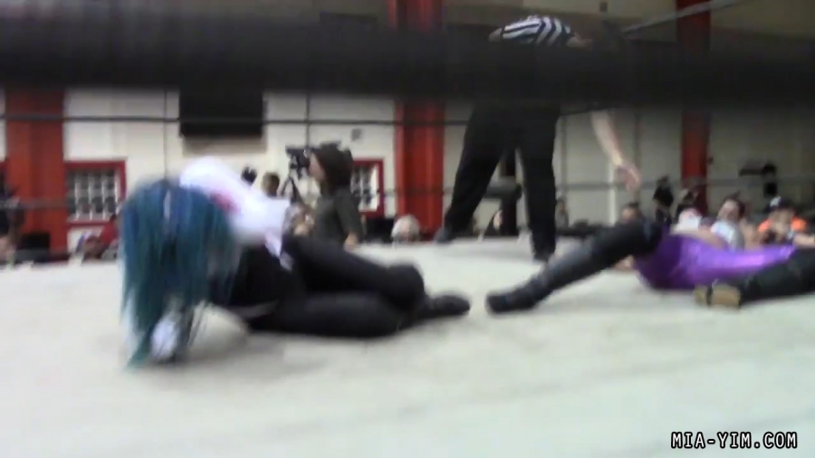 Click to view full size image
==============
MiavsLeva_Still1388.jpg MiavsLeva_Still1388.jpg