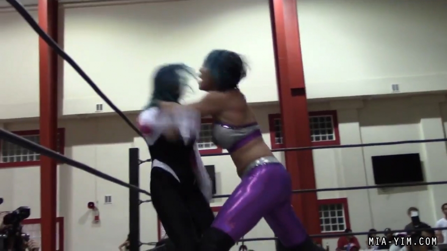 Click to view full size image
==============
MiavsLeva_Still1425.jpg MiavsLeva_Still1425.jpg