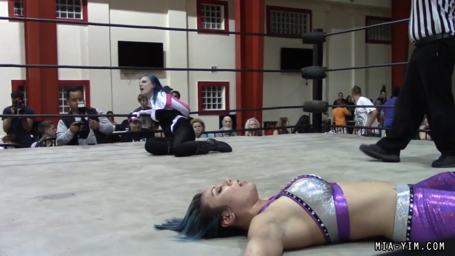 Click to view full size image
==============
MiavsLeva_Still1494.jpg MiavsLeva_Still1494.jpg