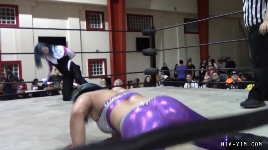 Click to view full size image
==============
MiavsLeva_Still1512.jpg MiavsLeva_Still1512.jpg