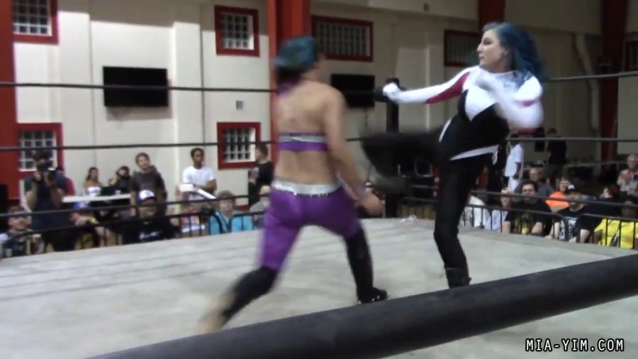 Click to view full size image
==============
MiavsLeva_Still1530.jpg MiavsLeva_Still1530.jpg