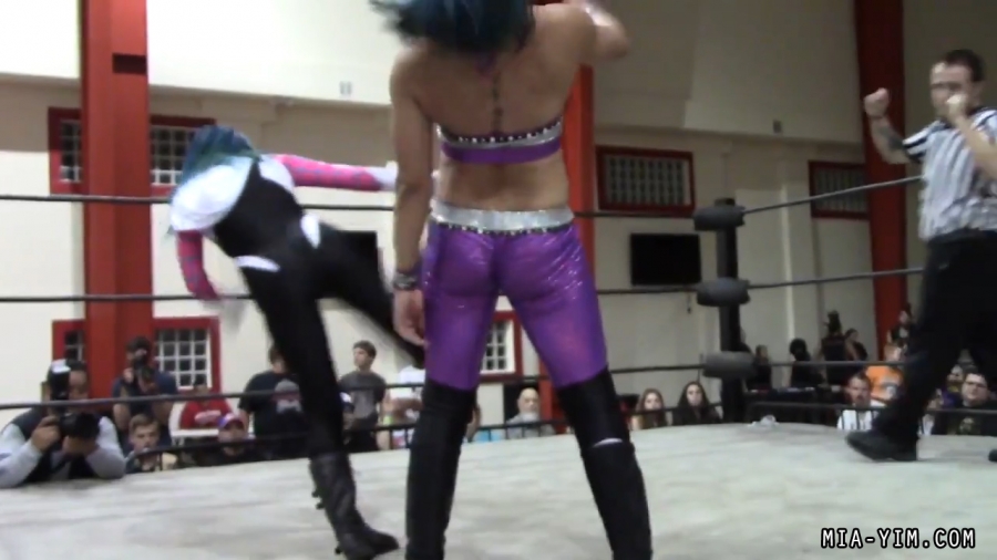 Click to view full size image
==============
MiavsLeva_Still1556.jpg MiavsLeva_Still1556.jpg