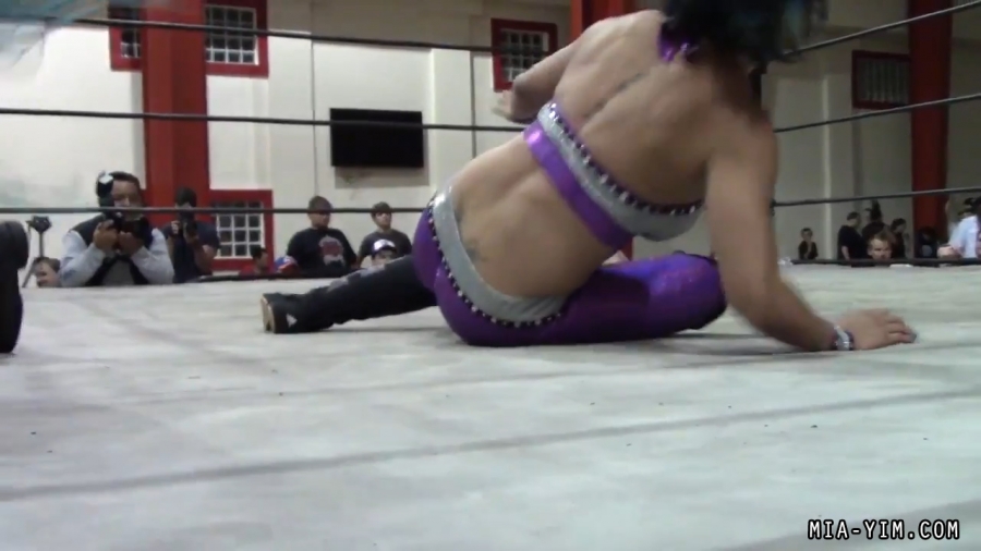 Click to view full size image
==============
MiavsLeva_Still1568.jpg MiavsLeva_Still1568.jpg