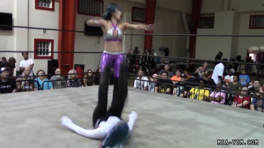 Click to view full size image
==============
MiavsLeva_Still1577.jpg MiavsLeva_Still1577.jpg