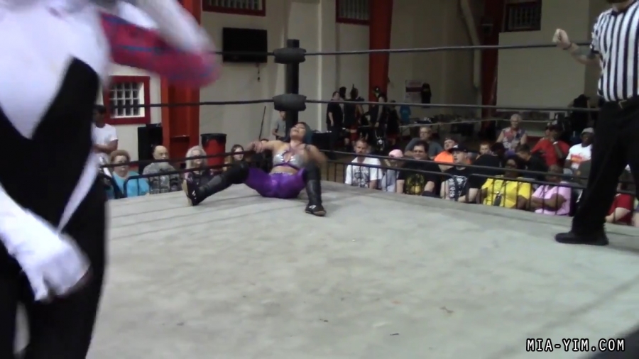 Click to view full size image
==============
MiavsLeva_Still1582.jpg MiavsLeva_Still1582.jpg