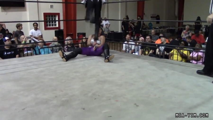 Click to view full size image
==============
MiavsLeva_Still1590.jpg MiavsLeva_Still1590.jpg