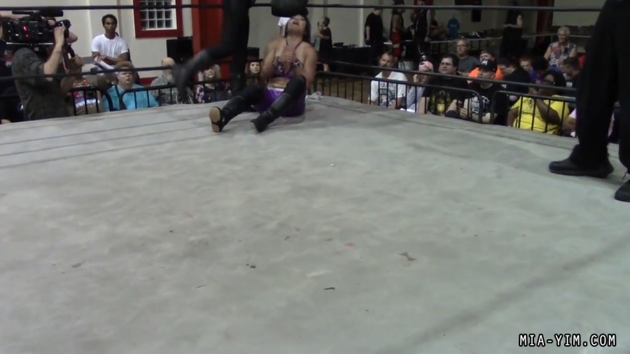 Click to view full size image
==============
MiavsLeva_Still1595.jpg MiavsLeva_Still1595.jpg