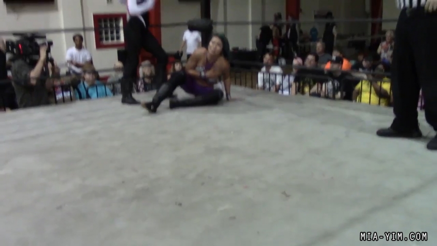 Click to view full size image
==============
MiavsLeva_Still1597.jpg MiavsLeva_Still1597.jpg