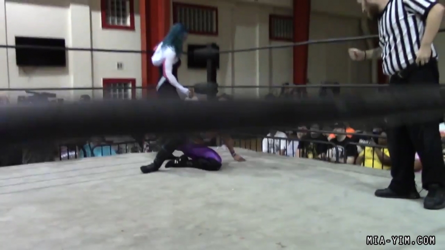 Click to view full size image
==============
MiavsLeva_Still1598.jpg MiavsLeva_Still1598.jpg