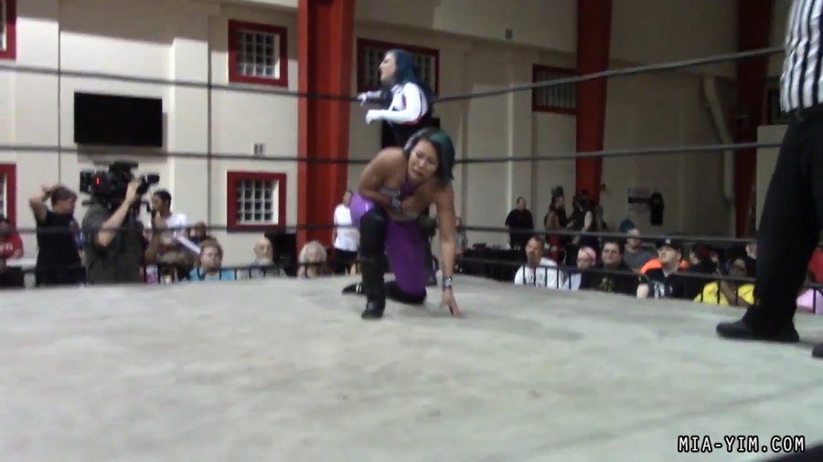 Click to view full size image
==============
MiavsLeva_Still1600.jpg MiavsLeva_Still1600.jpg