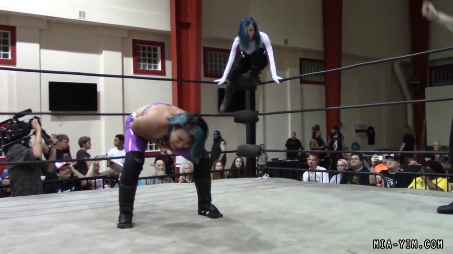 Click to view full size image
==============
MiavsLeva_Still1607.jpg MiavsLeva_Still1607.jpg