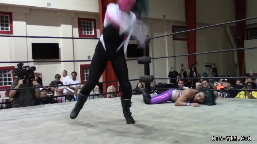 Click to view full size image
==============
MiavsLeva_Still1616.jpg MiavsLeva_Still1616.jpg