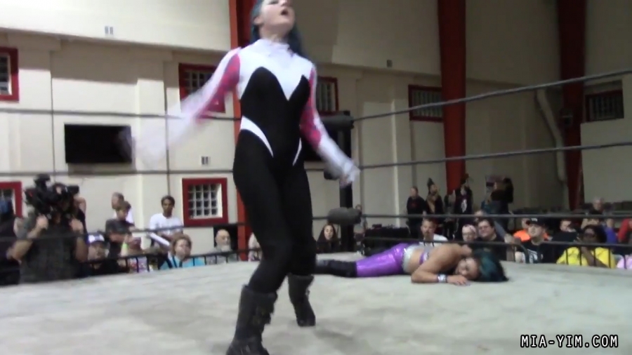 Click to view full size image
==============
MiavsLeva_Still1617.jpg MiavsLeva_Still1617.jpg