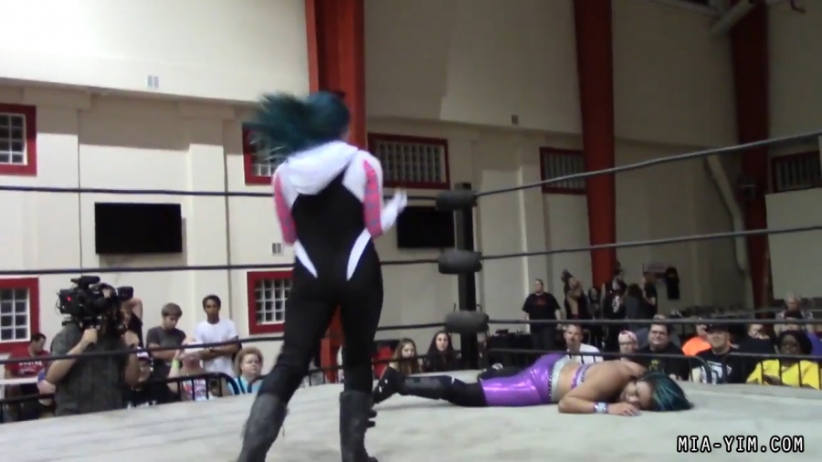 Click to view full size image
==============
MiavsLeva_Still1620.jpg MiavsLeva_Still1620.jpg