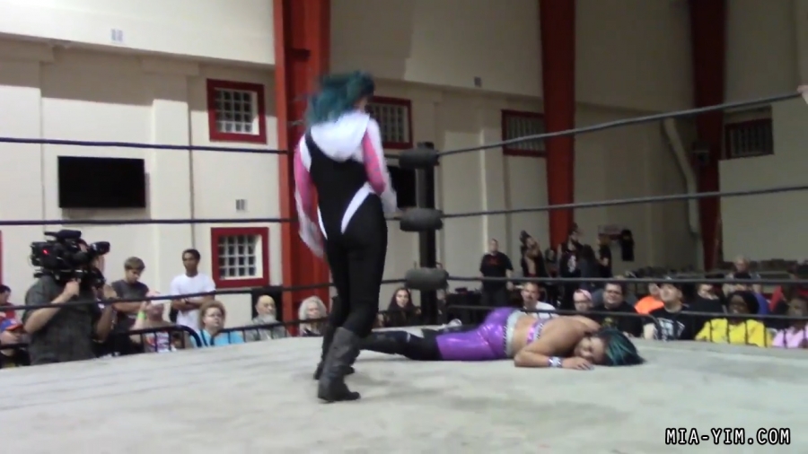 Click to view full size image
==============
MiavsLeva_Still1621.jpg MiavsLeva_Still1621.jpg