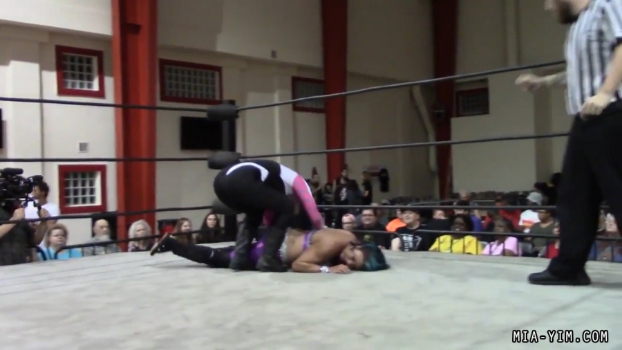 Click to view full size image
==============
MiavsLeva_Still1623.jpg MiavsLeva_Still1623.jpg