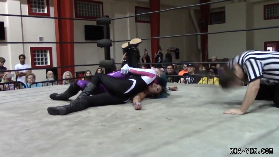 Click to view full size image
==============
MiavsLeva_Still1630.jpg MiavsLeva_Still1630.jpg