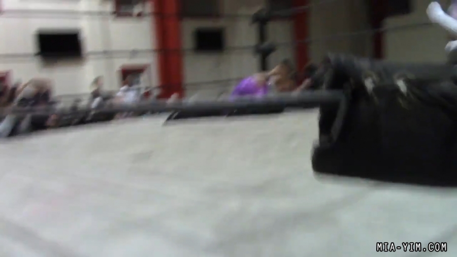 Click to view full size image
==============
MiavsLeva_Still1645.jpg MiavsLeva_Still1645.jpg