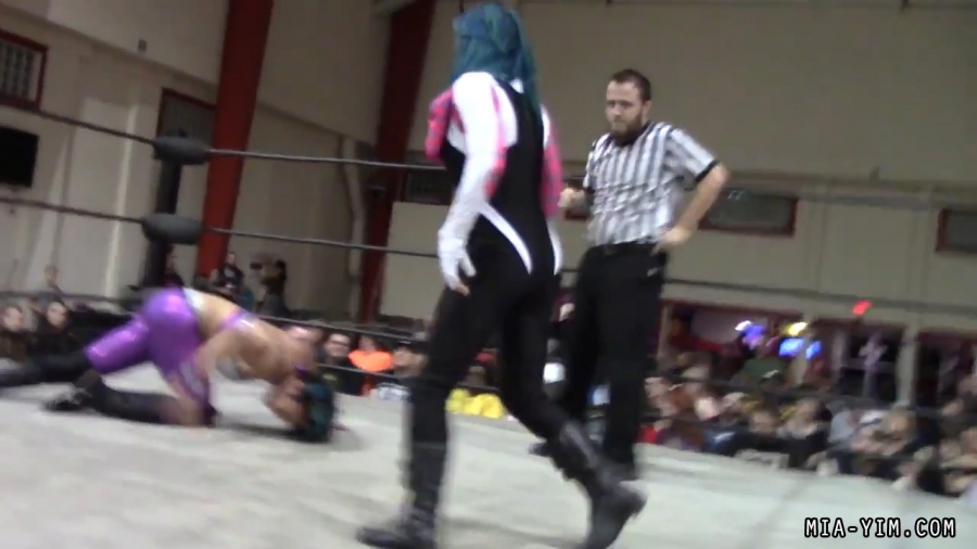 Click to view full size image
==============
MiavsLeva_Still1649.jpg MiavsLeva_Still1649.jpg