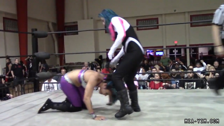 Click to view full size image
==============
MiavsLeva_Still1652.jpg MiavsLeva_Still1652.jpg