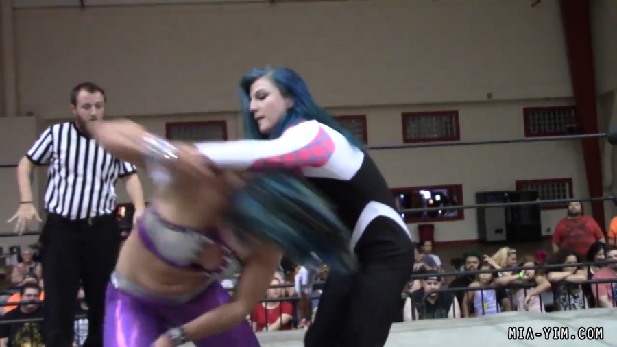 Click to view full size image
==============
MiavsLeva_Still1665.jpg MiavsLeva_Still1665.jpg