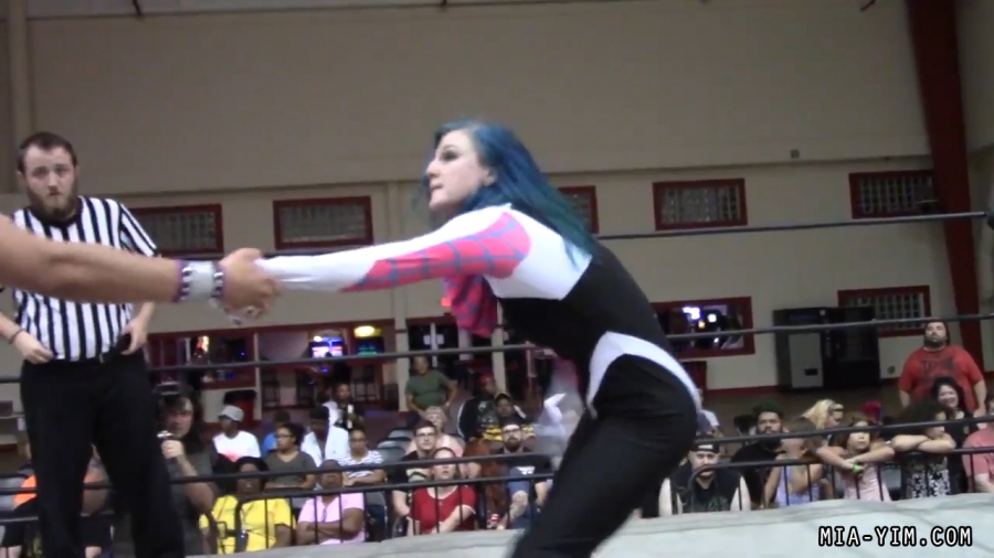 Click to view full size image
==============
MiavsLeva_Still1667.jpg MiavsLeva_Still1667.jpg